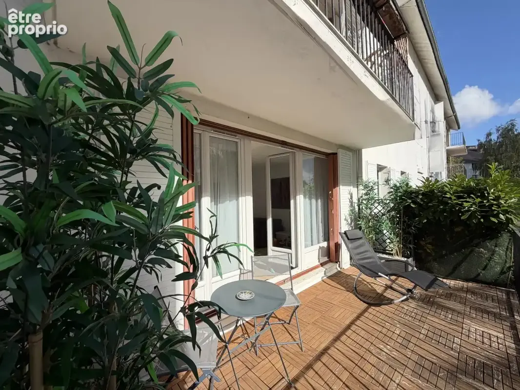 Appartement à LE MESNIL-SAINT-DENIS
