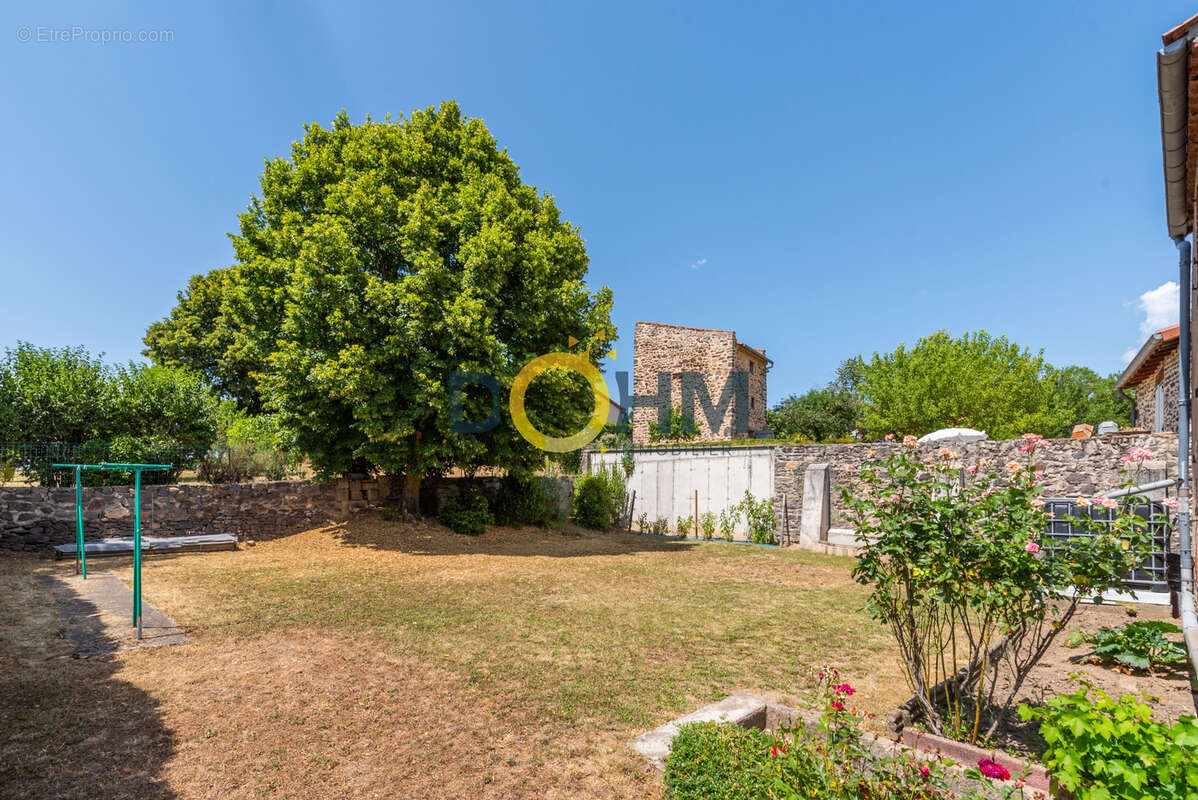 Ensemble immobilier, maison 146m2  plus  2 appartements sur terrain de 1075m2 - photo 5