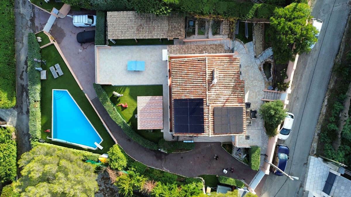 Maison à ROQUEBRUNE-SUR-ARGENS