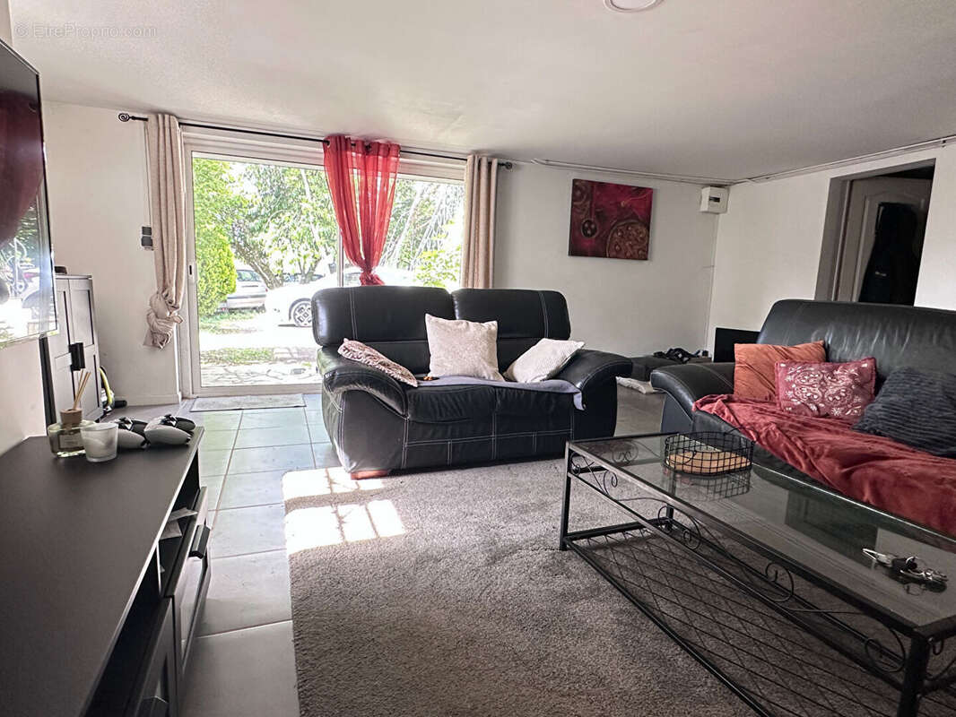 Immeuble de rapport ou maison familiale 240 m2 - 4 logements à La Couronne - photo 4