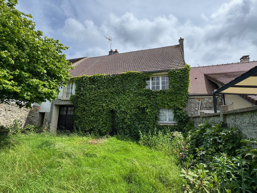 Maison à VER-SUR-LAUNETTE