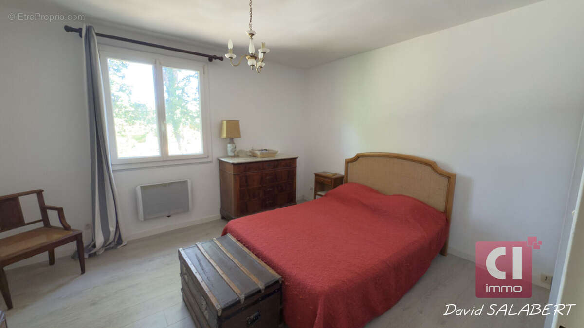 À vendre,  villa plain-pied  T5 + appartement indépendant sur terrain arboré à Garéoult - photo 6