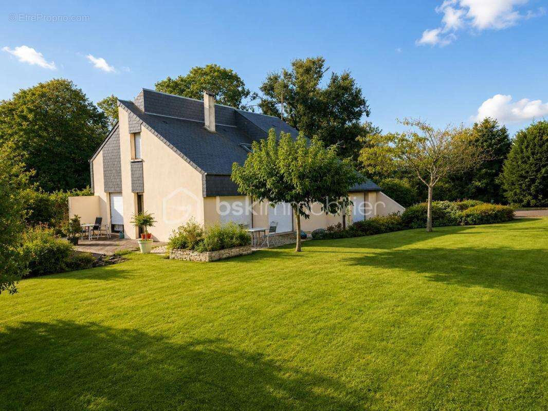Maison à SAINT-GEORGES-BUTTAVENT