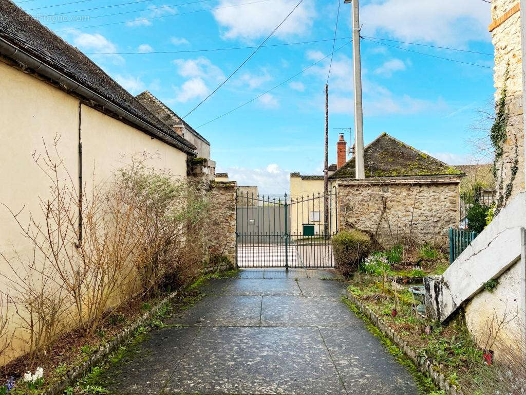 Maison à MONTEREAU-FAULT-YONNE