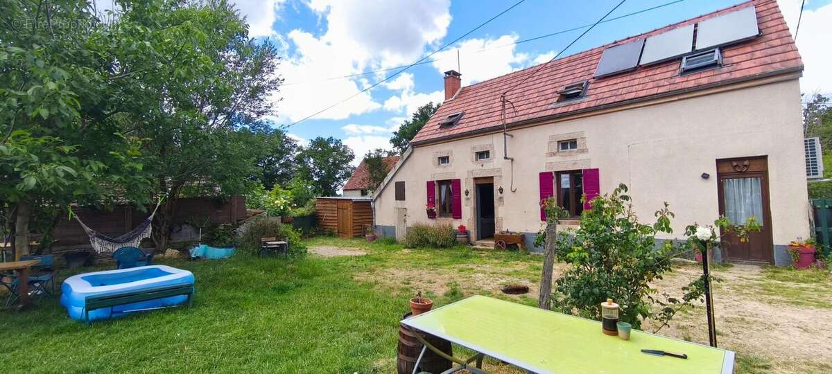 Maison 137 m² à Louroux-De-Bouble  - photo 2