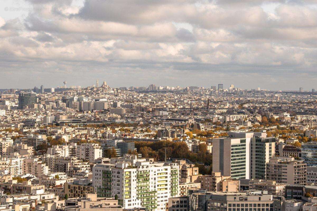 Appartement à COURBEVOIE