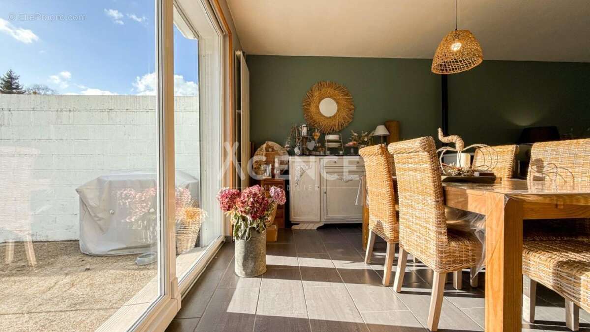 Maison à FRUGES