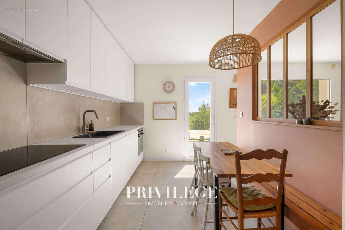 Maison à SAINT-GENIS-LES-OLLIERES