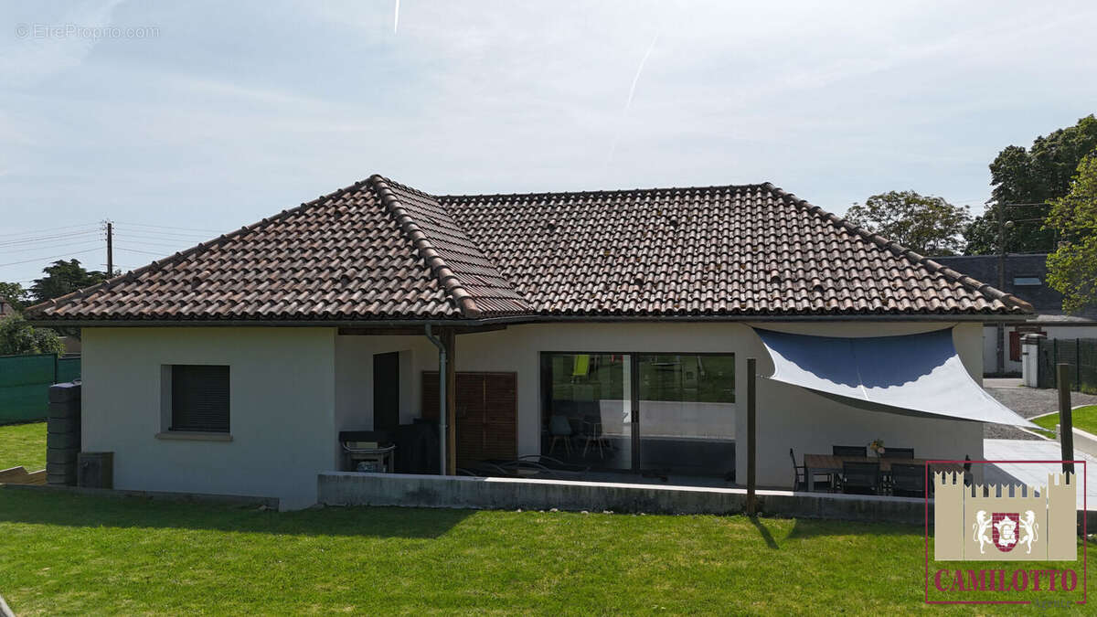 Maison à TREMBLAY-LES-VILLAGES