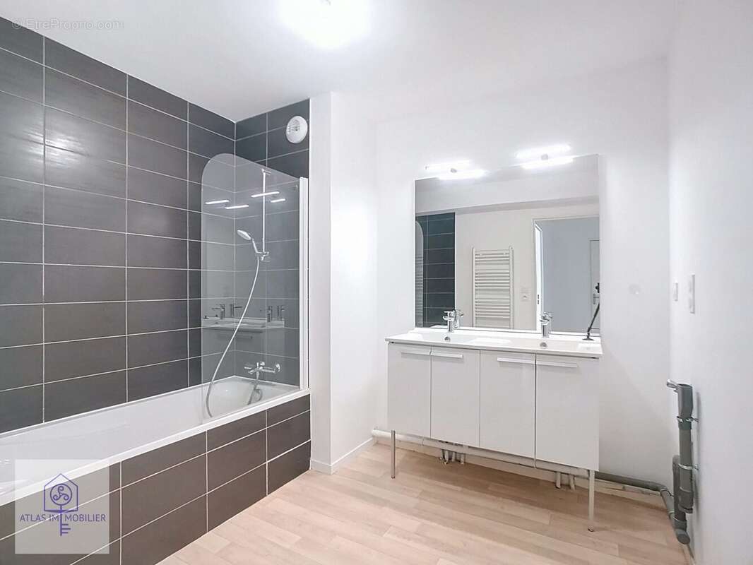 Appartement à LA MEZIERE