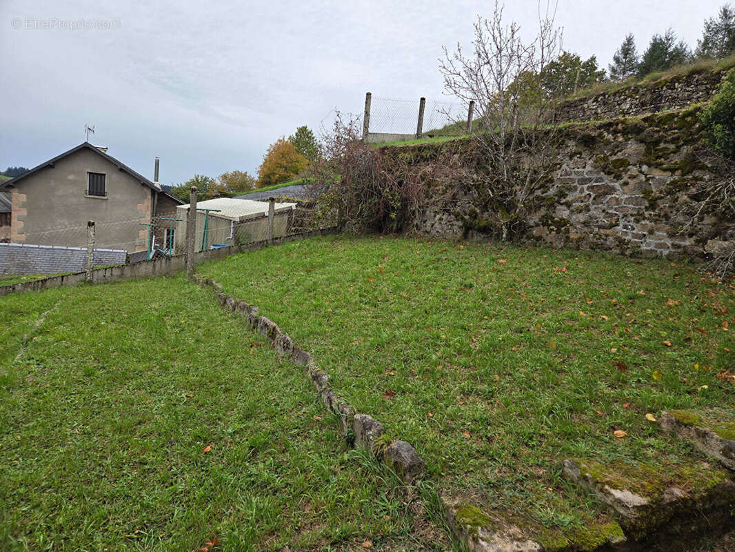 n°1 - Maison à BUGEAT