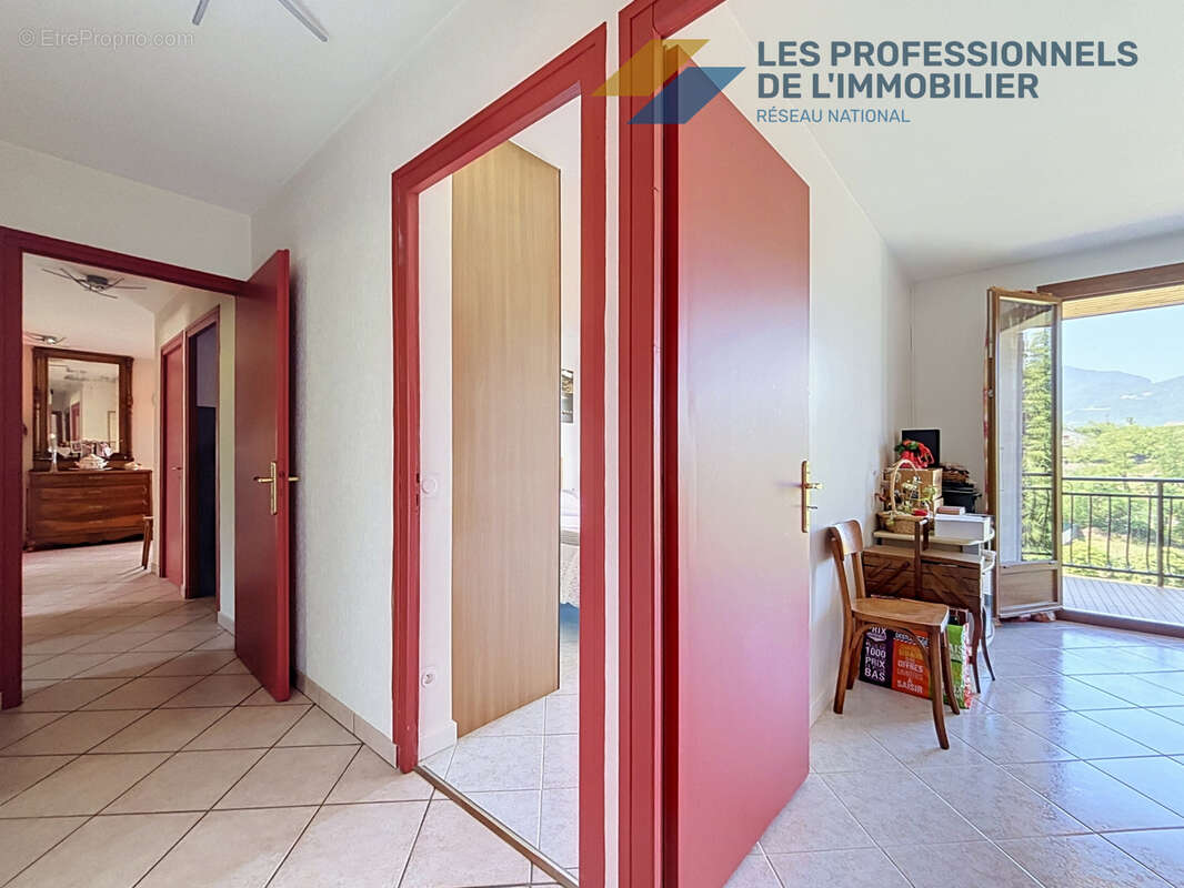 Maison traditionnelle de plain-pied de 129,25 m2 habitable, sur un terrain de 1 760 m2 - photo 13