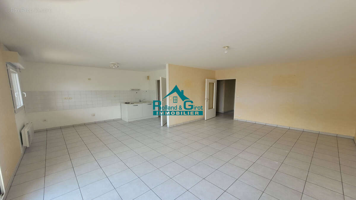 Exclusivité à ST AUBIN D AUBIGNE : Superbe appartement 3 pièces à vendre ! - photo 2