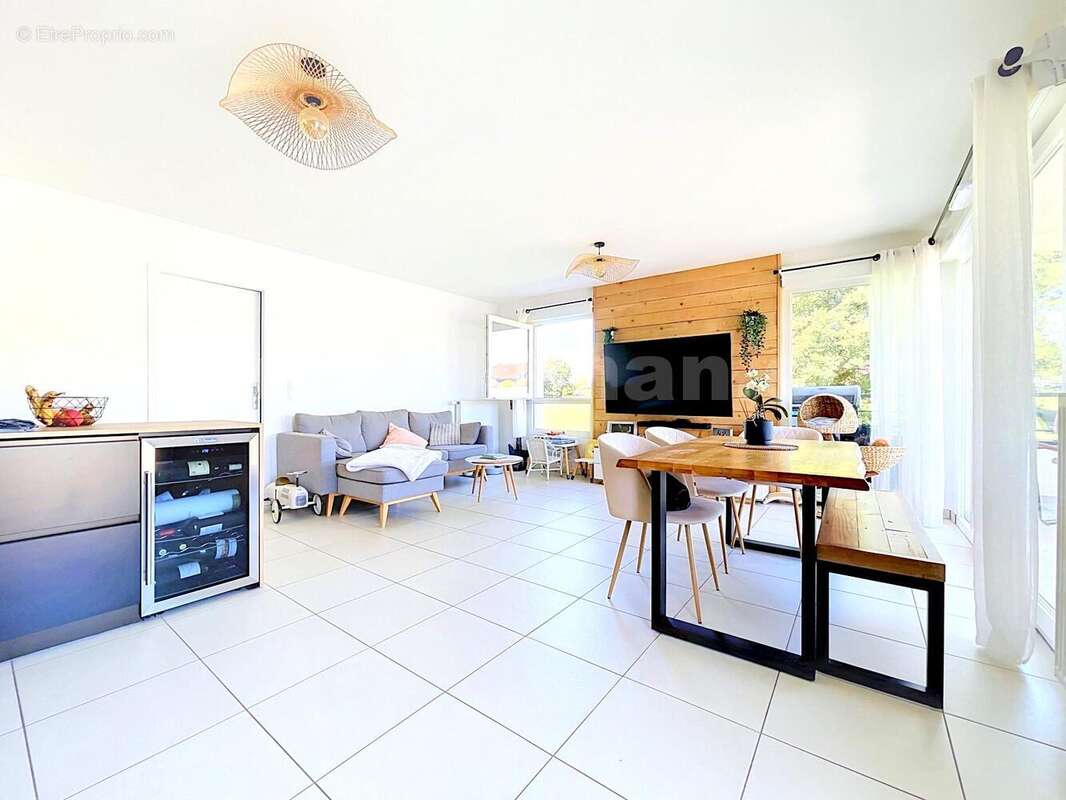 Appartement_T4_Villy-le-Pelloux_belle_superficie_proche_prox_frontière_Suisse_direction_GENEVE_autoroutes_investissement_locatif_vente_vue_terrasse_séjour_ - Appartement à VILLY-LE-PELLOUX
