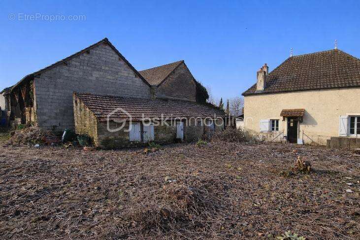 Maison à SAINT-NICOLAS-LES-CITEAUX