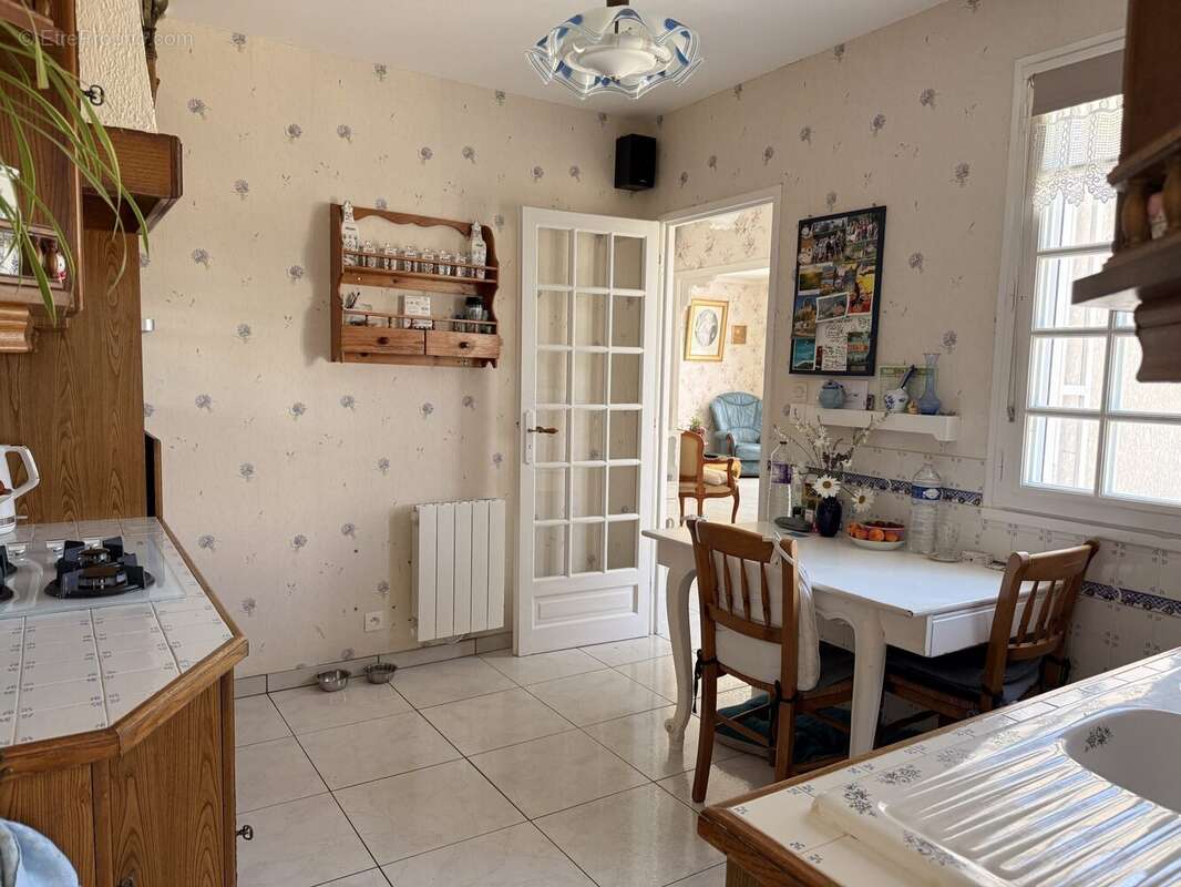 Maison 95 m² à Thaims  - photo 7