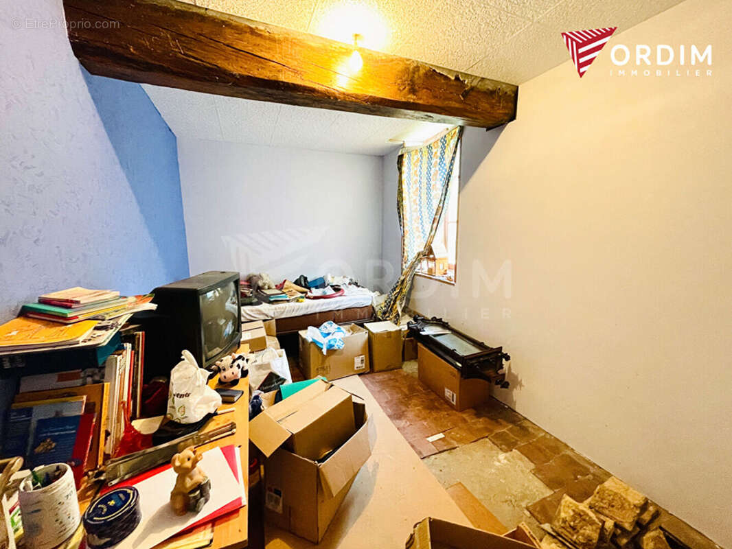 Maison à VILLENEUVE-LES-GENETS