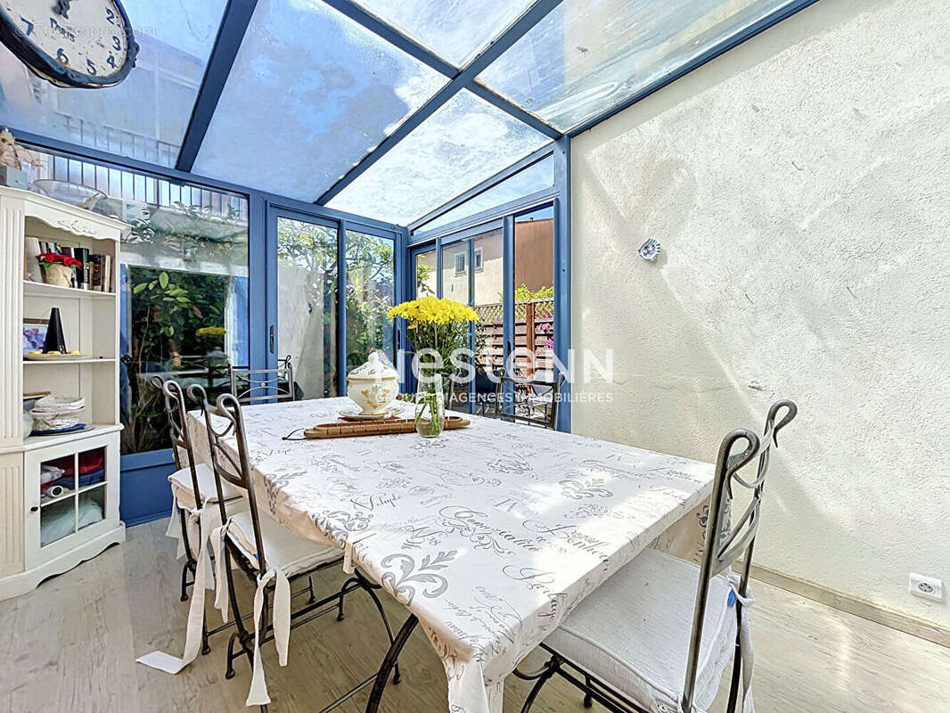 Golfe Juan - Maison 104m² - 5pièces - Garage - Calme - photo 7