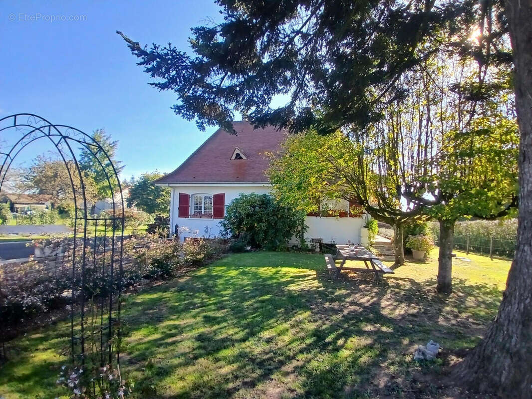 20251018_114647 - Maison à SAINT-PRIEST-LES-FOUGERES