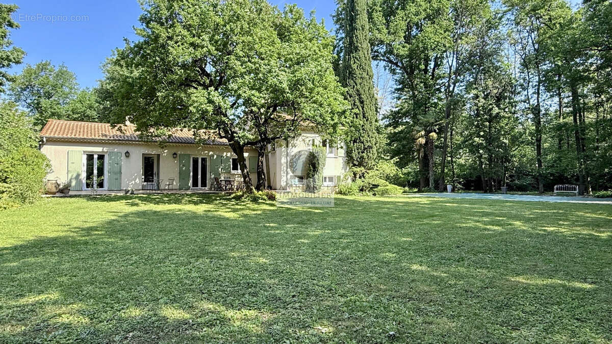 Maison à MONTELIER