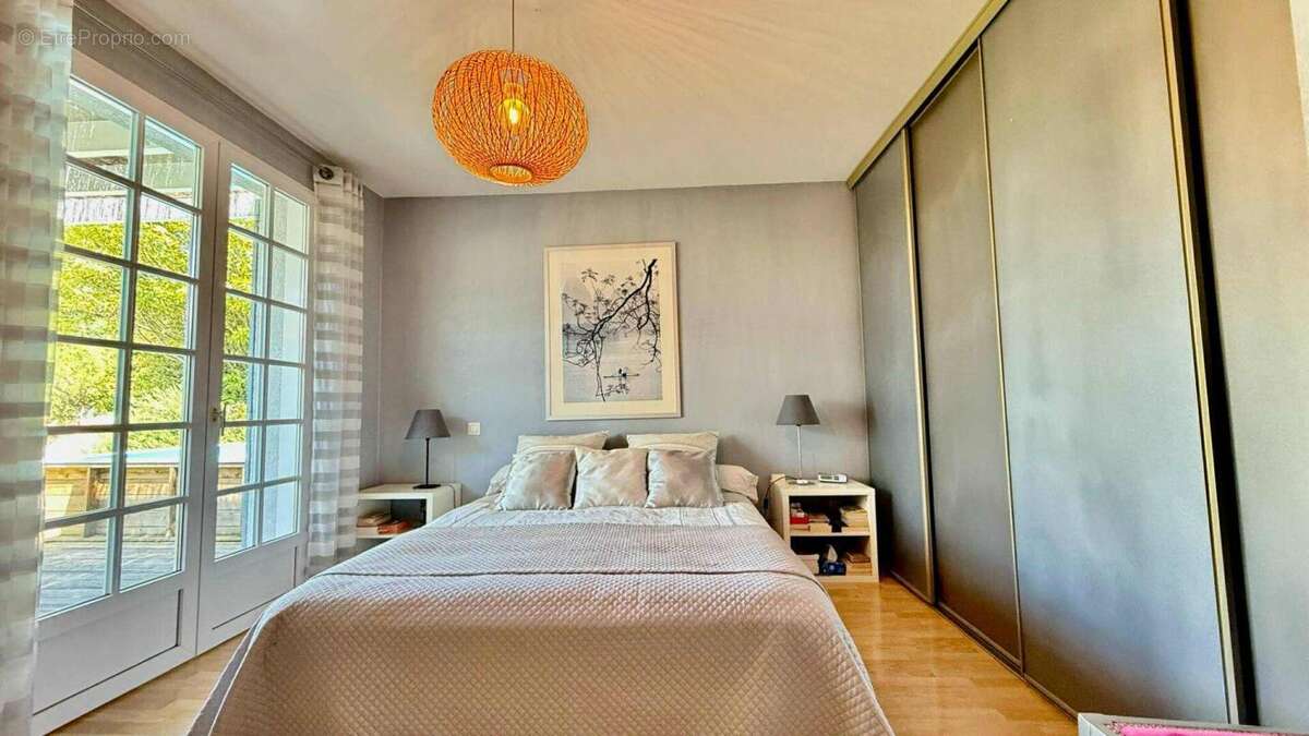 Maison à LACROIX-FALGARDE