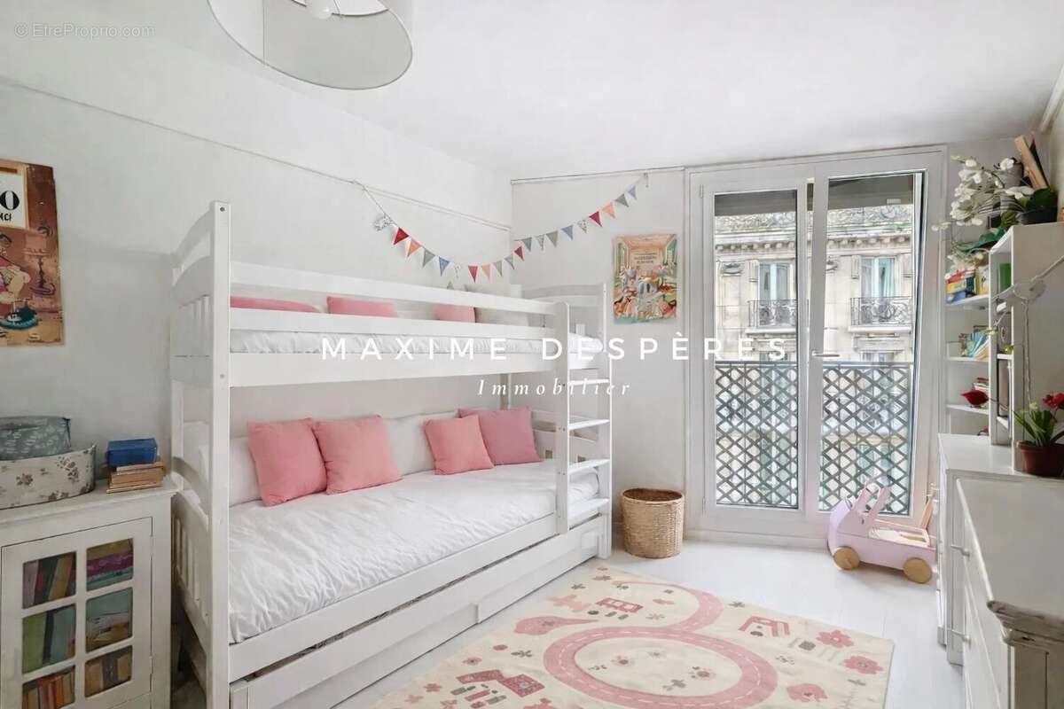 Appartement à NEUILLY-SUR-SEINE