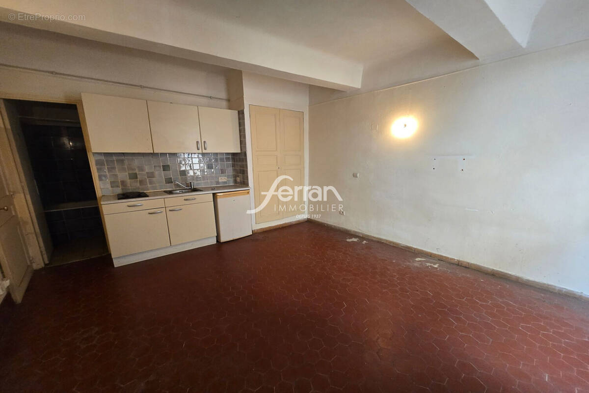 Appartement à SALERNES