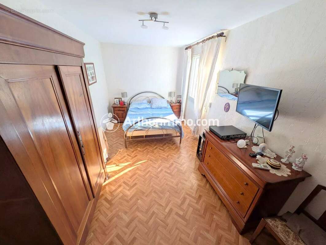 Maison à SAVIGNY-LE-TEMPLE