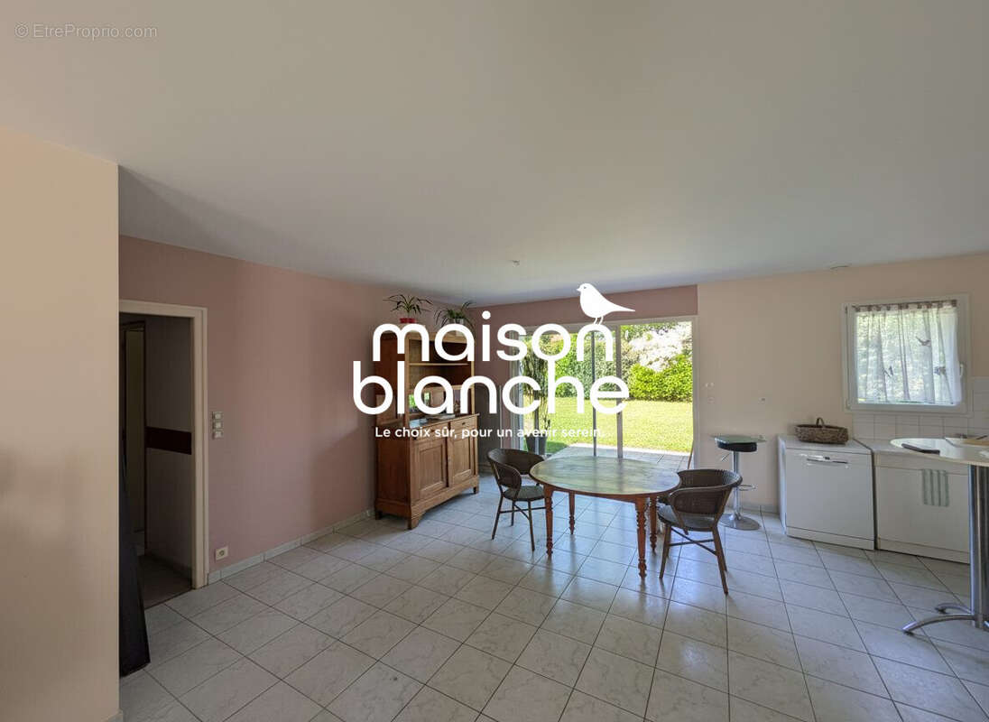 Maison 93 m² à Angles  - photo 4