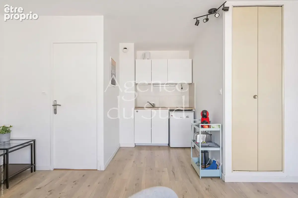 EXCLUSIVITE - Studio entièrement rénové avec une place de stationnement. - photo 5