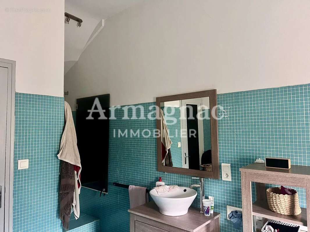 Maison à VIC-FEZENSAC