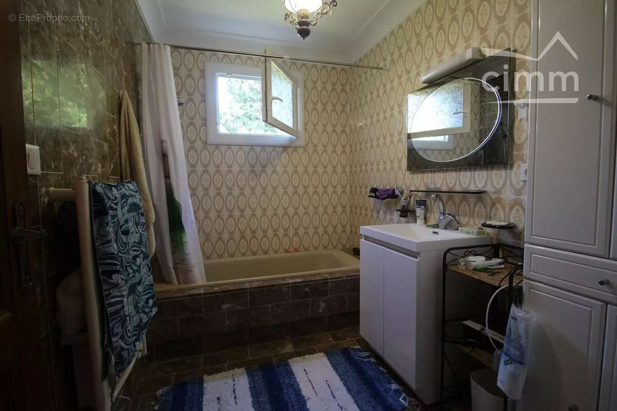 A vendre villa de 212 m² habitables avec un logement en rez de chaussée sur terrain de 5340 m² - photo 10