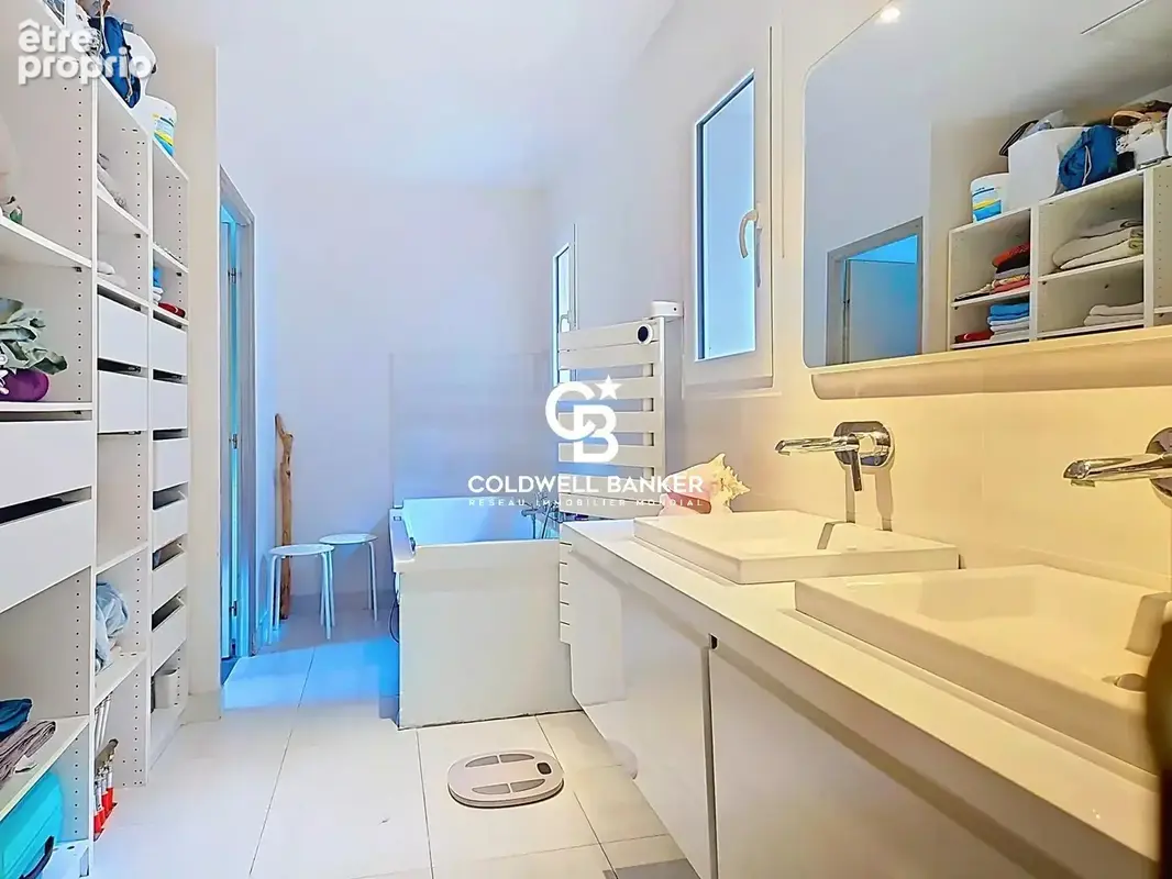 Exclusivité — Villa contemporaine provençale avec piscine et vue dégagée sur terrain de 3 000 m² — Draguignan - photo 10