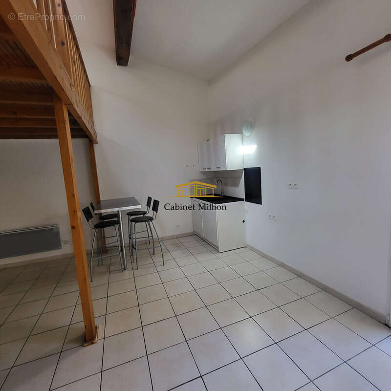 Appartement à COURNONTERRAL