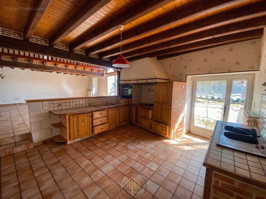 Maison de caractère à Chalais : volumes et charme du bois pour toute la famille - photo 4