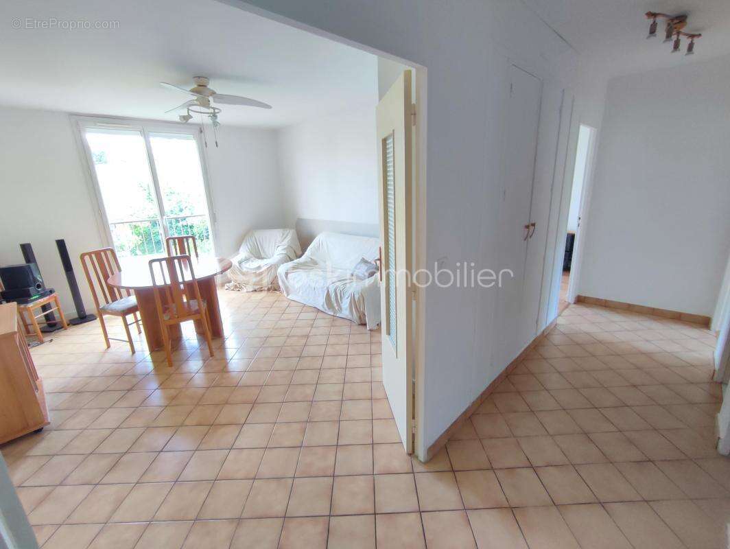 Appartement à SAINTE-GENEVIEVE-DES-BOIS