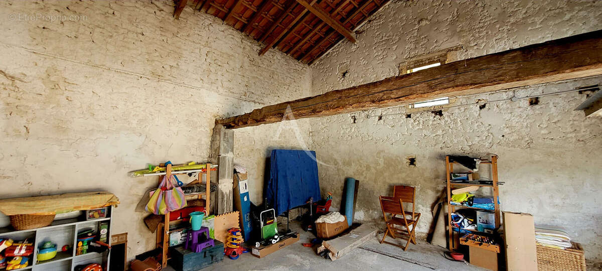 Maison Charentaise de 5 Chambres avec garage et dépendances - photo 4