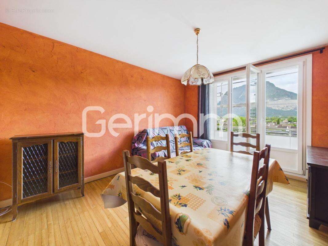 Appartement à SASSENAGE