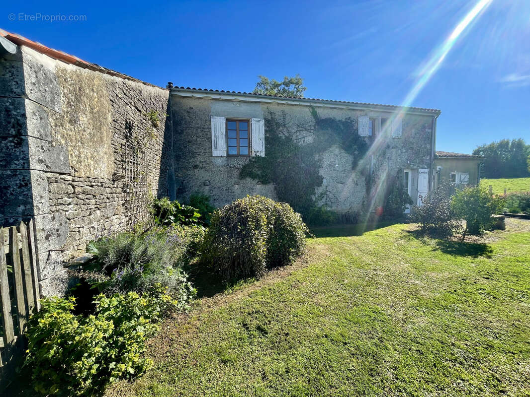 Maison à LES NOUILLERS