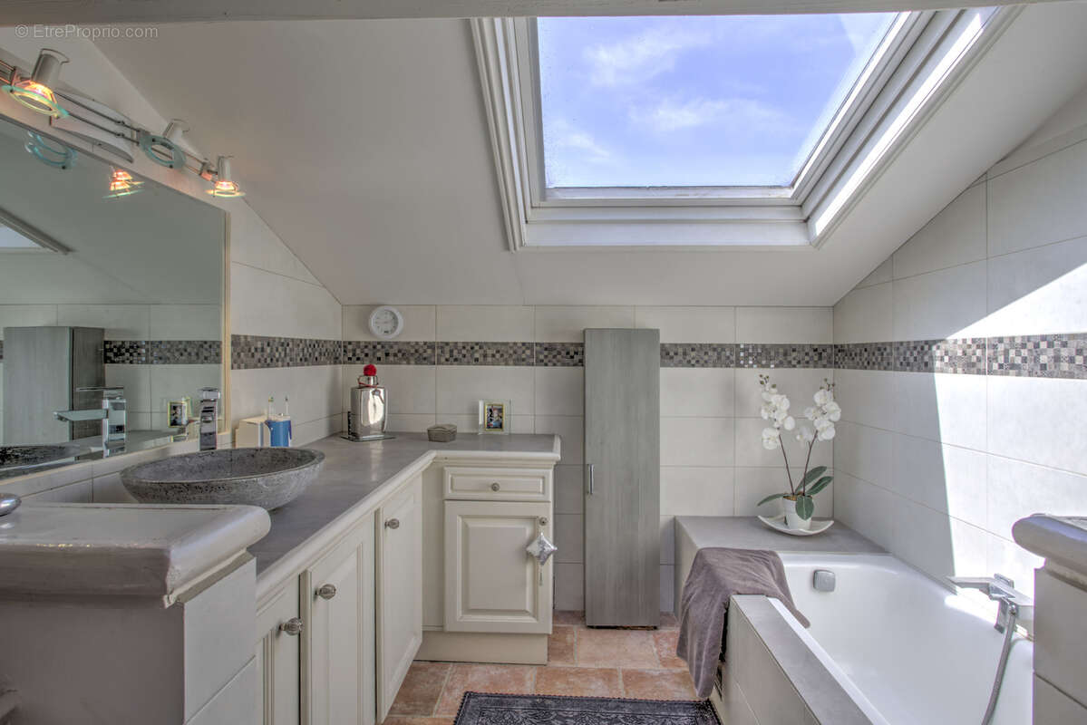  superbe villa proche de st-tropez  1 272 000 € - photo 14
