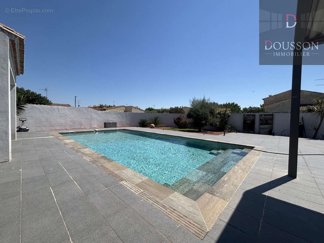 Villa de prestige de 220 m2 avec piscine, vaste garage et prestations haut de gamme à Aigues-Mortes - photo 12