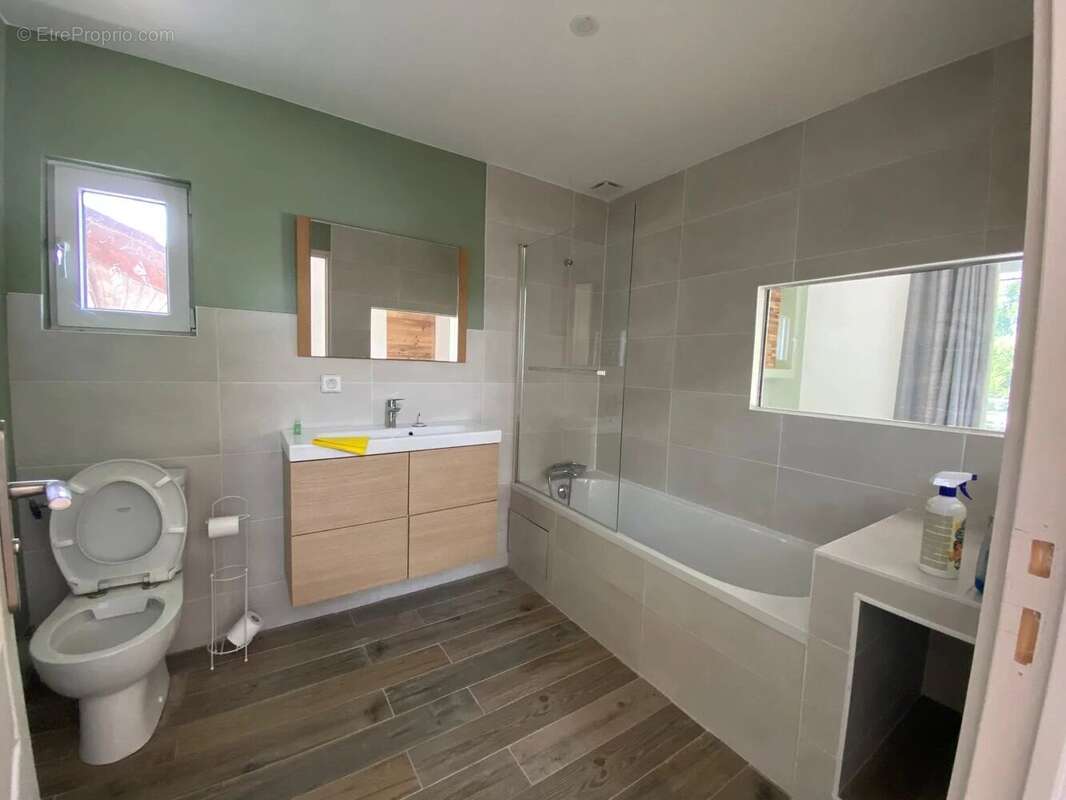 Maison à VEUREY-VOROIZE