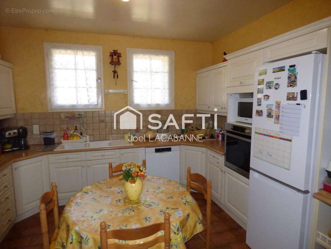 Maison 250 m² à Castelnau-Riviere-Basse  - photo 5