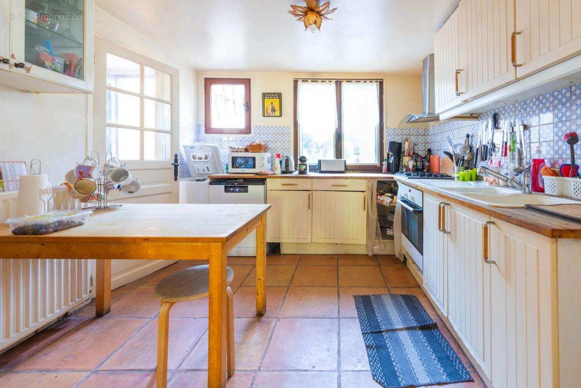 Maison de 5 pièces de 161 m² à Suresnes - photo 6