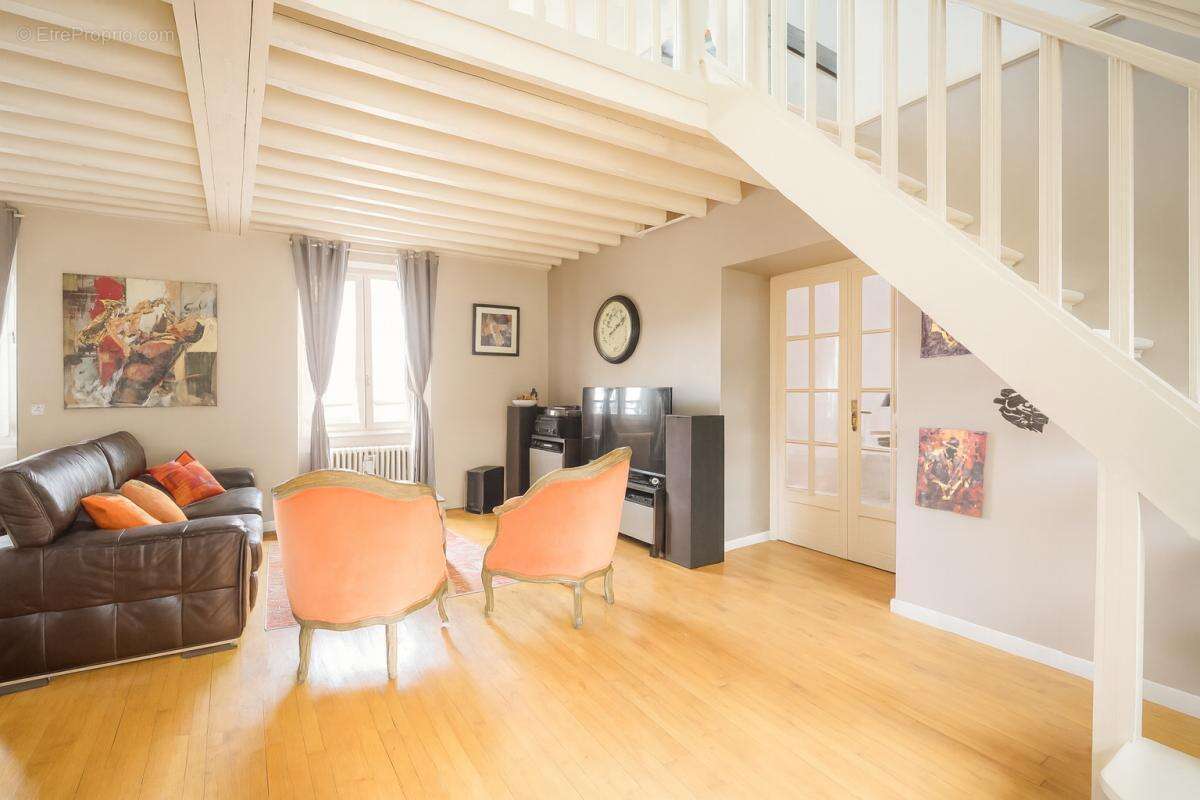 Maison à MORAINVILLIERS