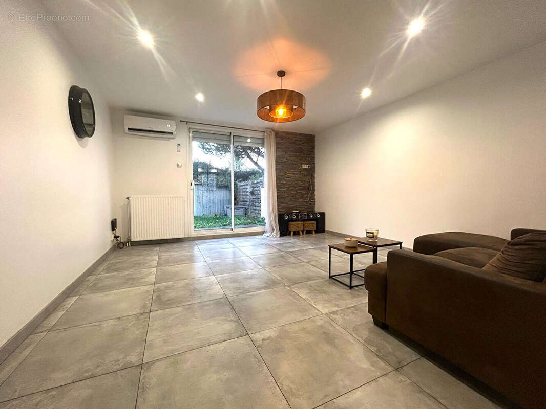 Maison à VERT-SAINT-DENIS