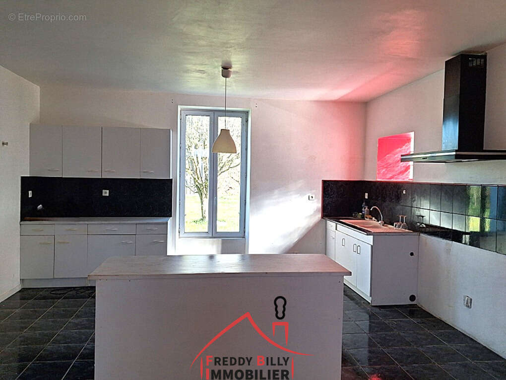 Maison à SAINT-VARENT