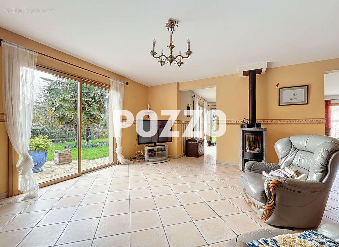 Maison 177 m² à Brehal  - photo 4