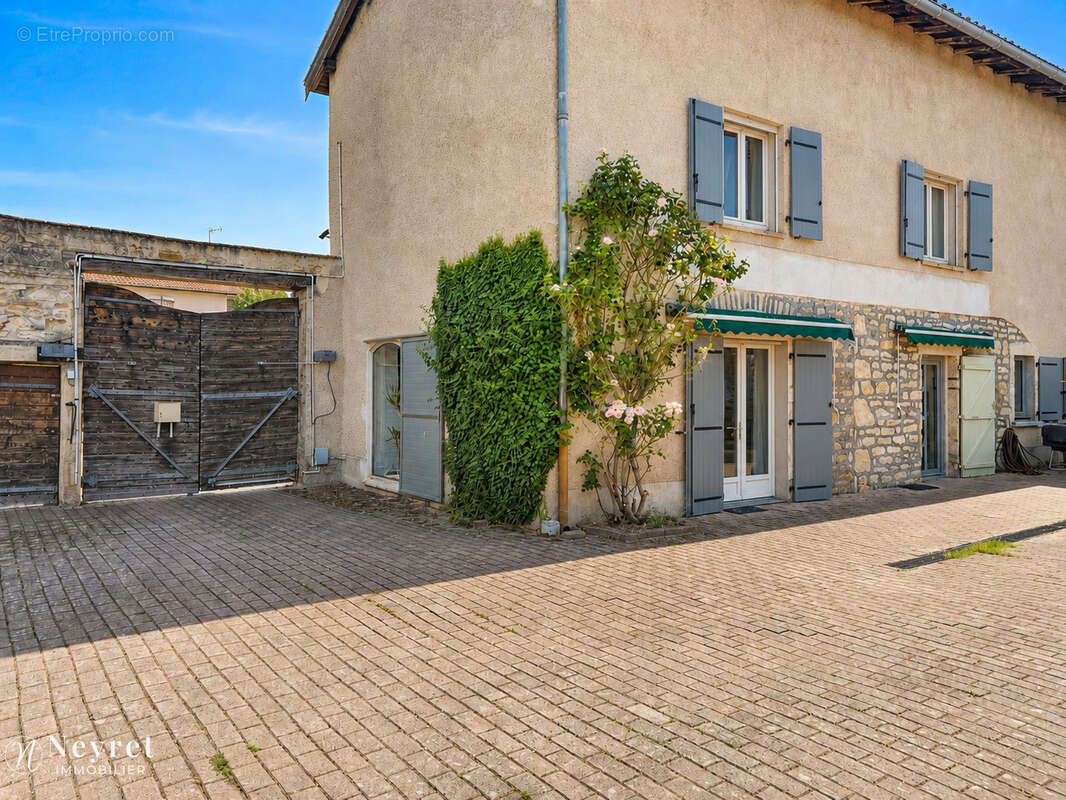 Maison familiale avec piscine, parc paysagé et fort potentiel - photo 9