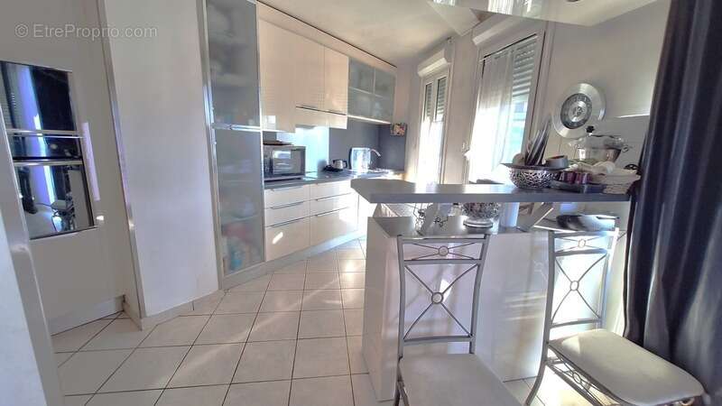 Appartement à MARSEILLE-4E